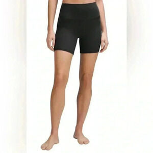 Lululemon‎ Women's Wunder Train High Rise Short Black Size 2